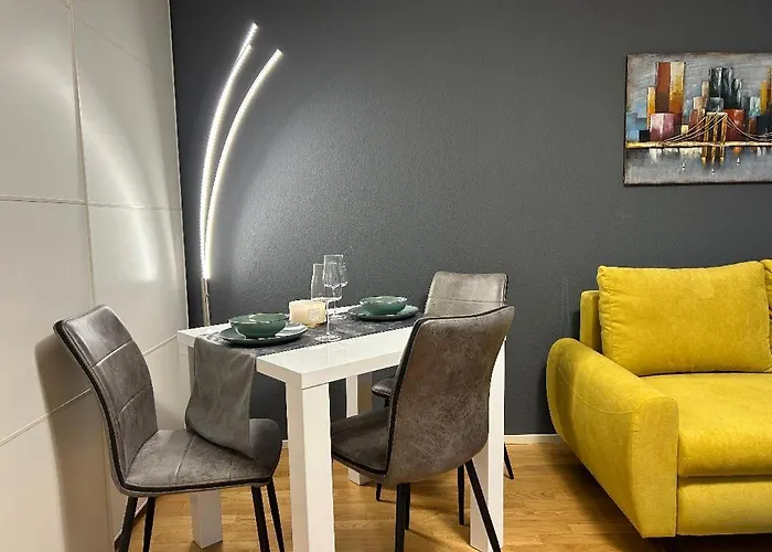 Appartamento Gemuetliches Helles Mit Balkon Und Parkplatz Vor Der Tuer Im Zentrum Von