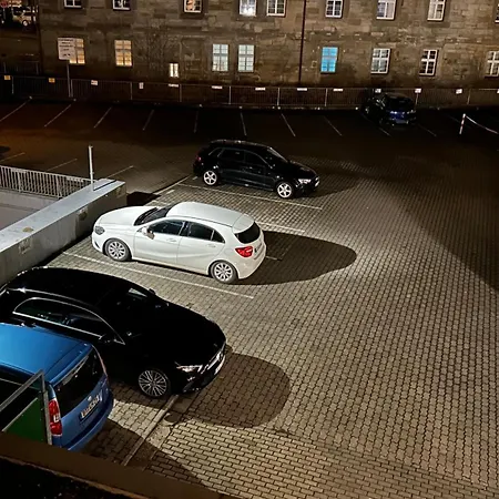 Gemuetliches Helles Mit Balkon Und Parkplatz Vor Der Tuer Im Zentrum Von