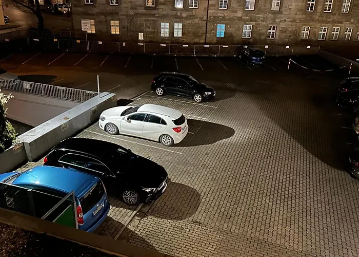 Gemuetliches Helles Mit Balkon Und Parkplatz Vor Der Tuer Im Zentrum Von